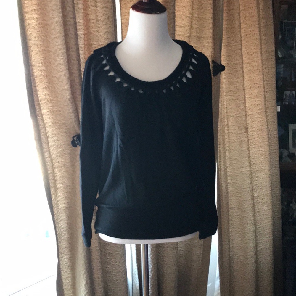 Monrow slashed Top. - Picture 2 of 4